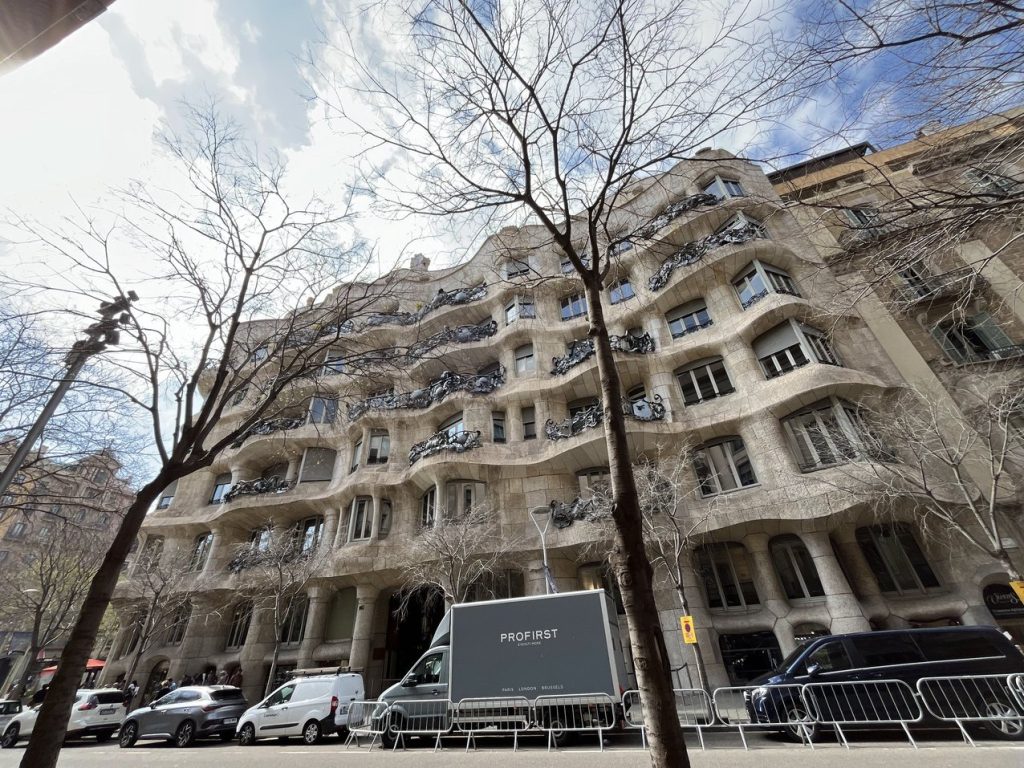 La Pedrera - Carrer de Provença View