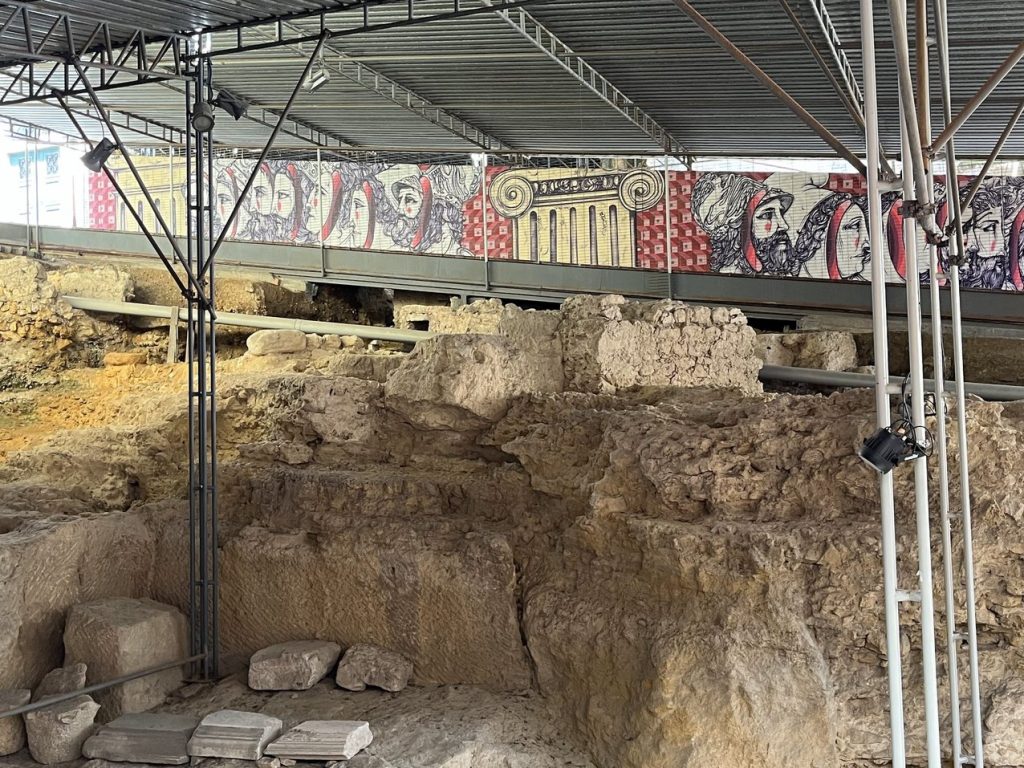 Teatro Romana de Lisboa - with mural