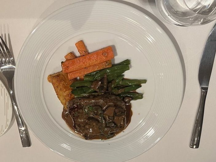 Cosmopolitan - Steak Dianne