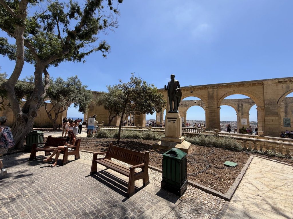 Lord Strickland Monument / Upper Barrakka Gardens (Malta)