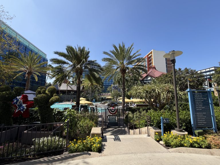 Disneyland Hotel Central Pool Courtyard